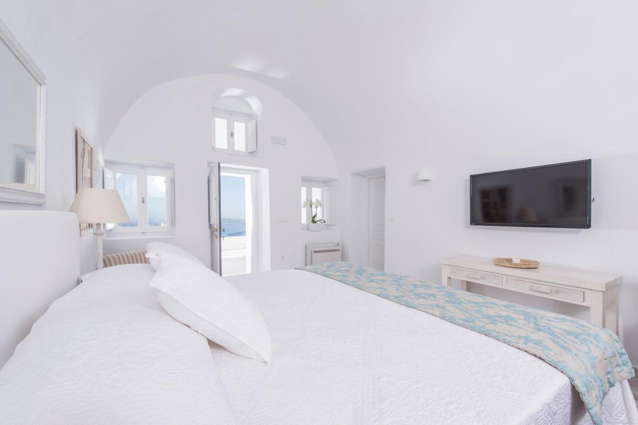 אימרוביגלי Aqua Mare Luxury Suites חדר תמונה